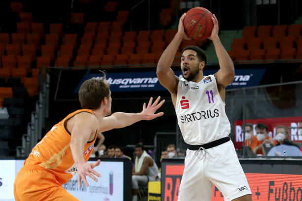 中段换帅的 中段换帅的